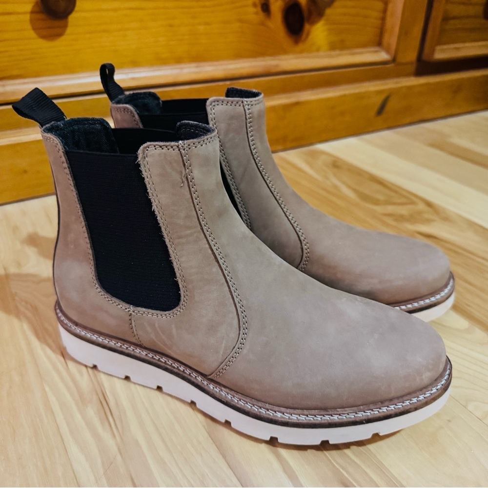 Alpine Design Tan Chelsea Boots